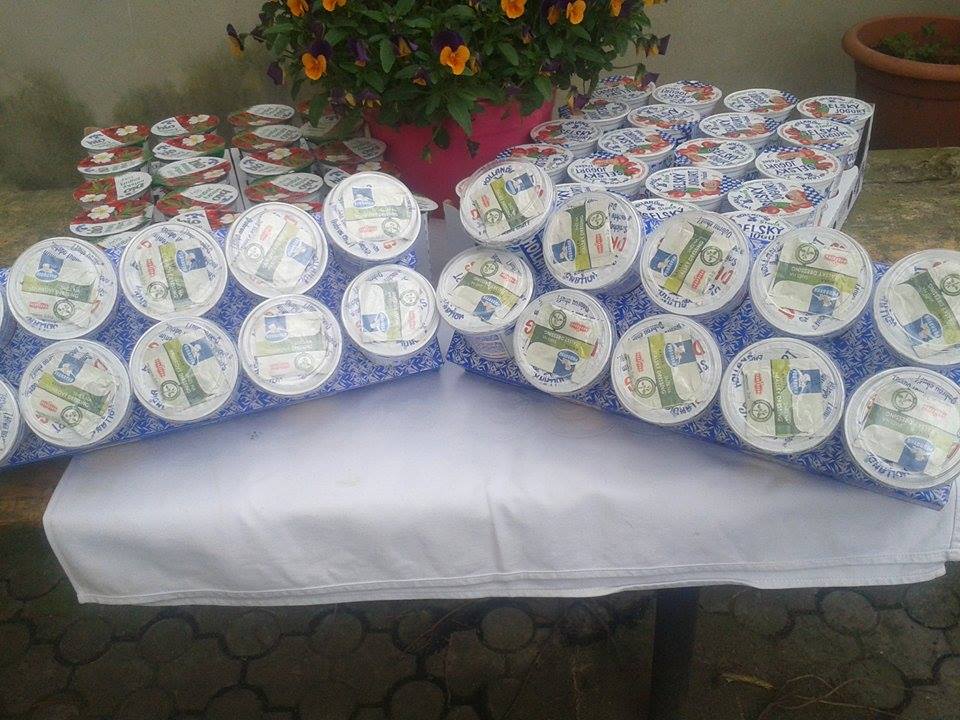 Pro každý subjekt je připraven dárek od firmy HOLLANDIA a.s. nové výrobky - bílí jogurt s dresingem a šípkový jogurt